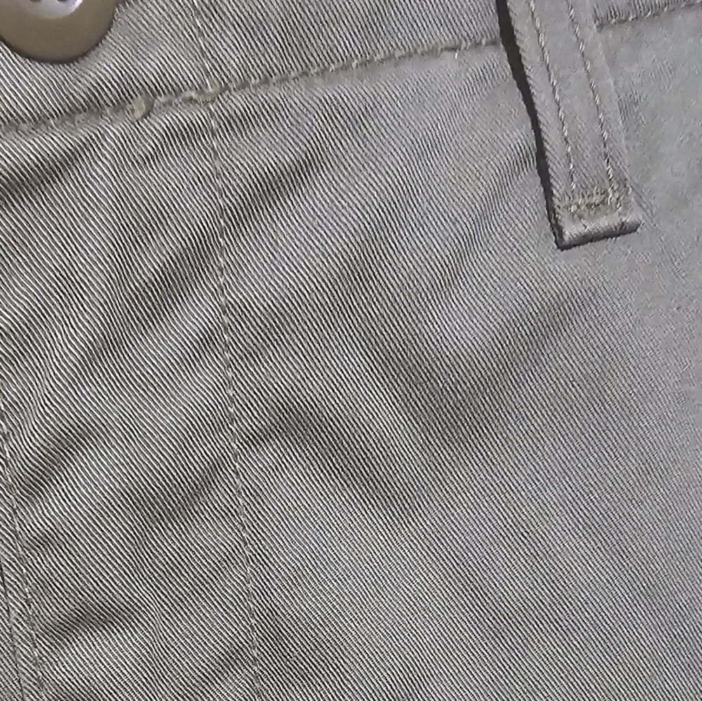 Levi's '94s Baggy Cargo Pants in olive green - Picture 7 of 8